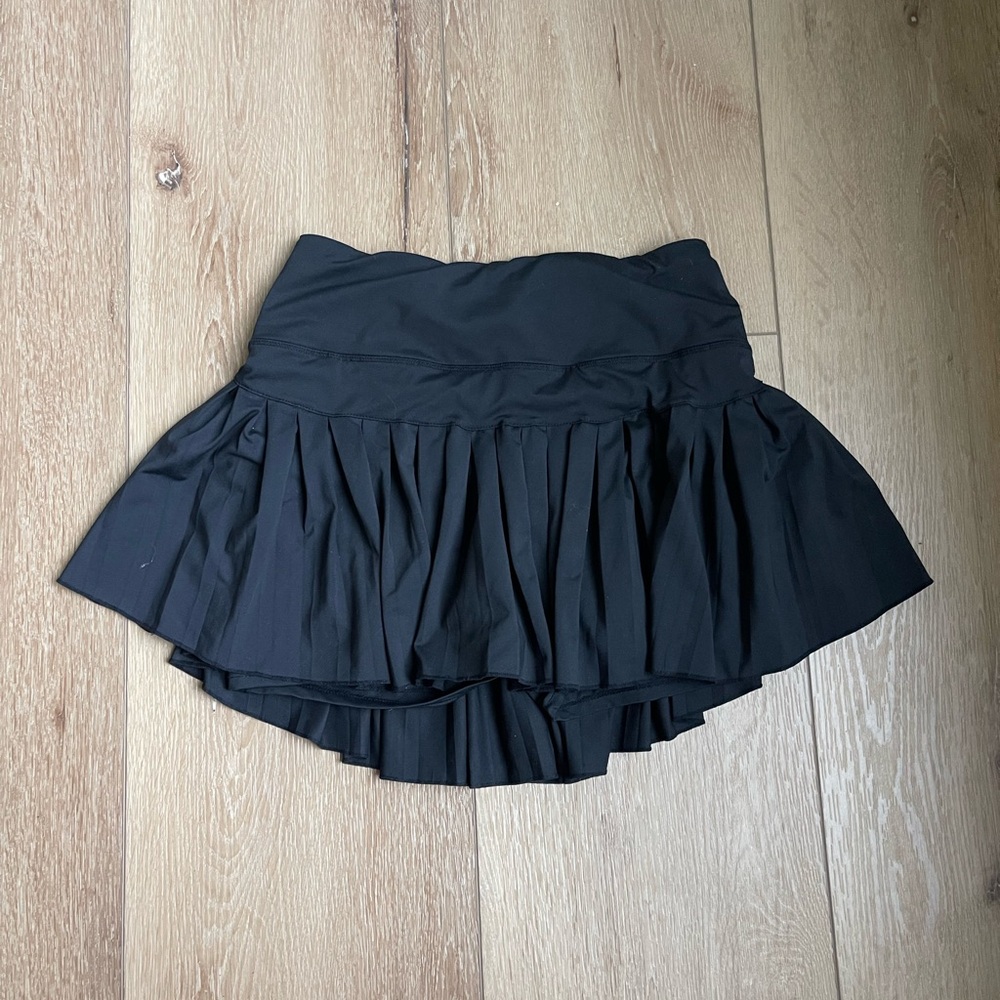 Gold Hinge Black Pleated Tennis Skirt